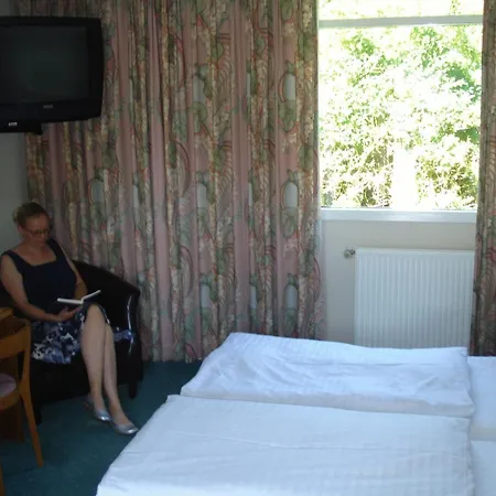 圣宾德鲁普克罗酒店 3* Store Binderup